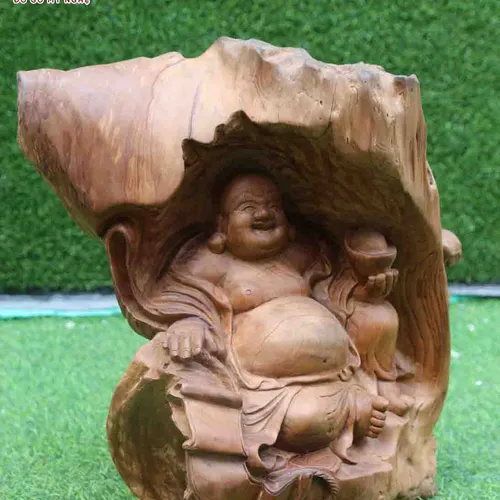 Di Lặc ngồi cầm vàng gỗ ngọc am