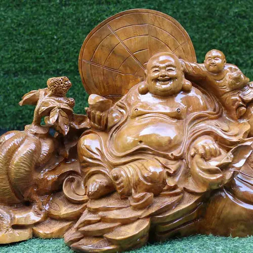 Di Lặc ngồi củ sâm gỗ xá xị