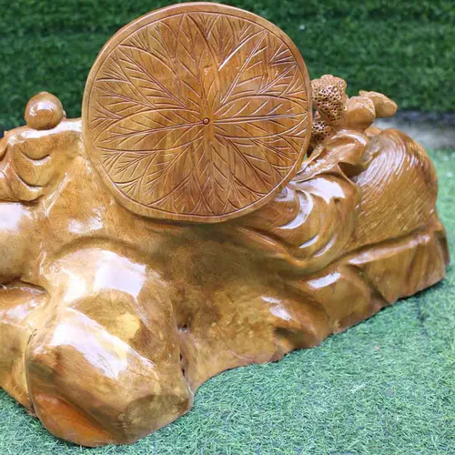 Di Lặc ngồi củ sâm gỗ xá xị