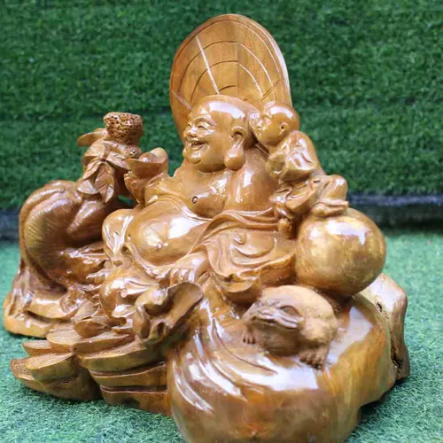 Di Lặc ngồi củ sâm gỗ xá xị