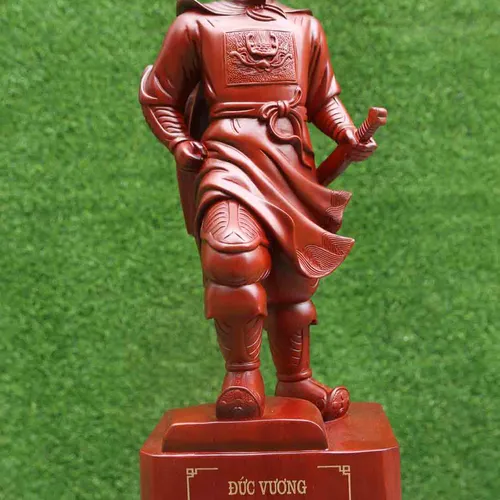 Tượng Ngô Quyền gỗ hương cao 60cm