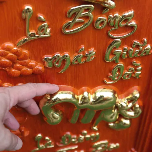 Tranh cha mẹ cùng 1 tấm