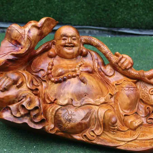 Di Lặc ngồi vác lá sen gỗ hương