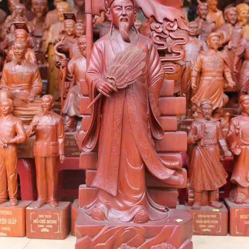 Tượng Khổng Minh đứng cờ bày trận