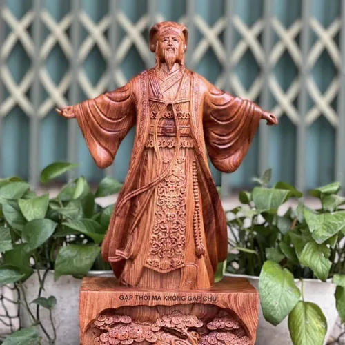 Tượng gỗ Khổng Minh đứng giang tay