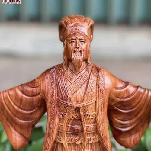 Tượng gỗ Khổng Minh đứng giang tay
