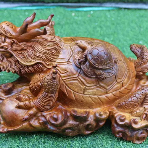 Long Quy cõng con gỗ hương