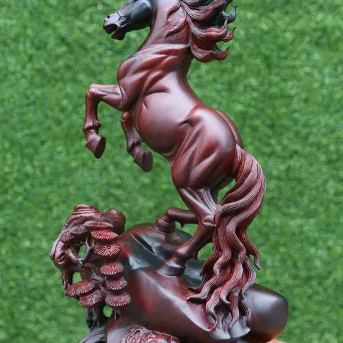 Con ngựa gỗ trắc cao 40cm