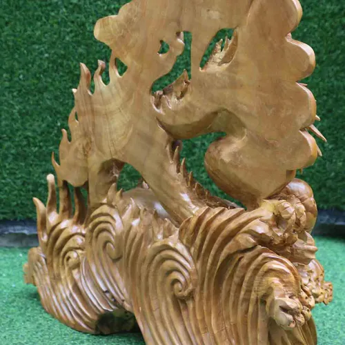 Rồng phun nước gỗ xá xị