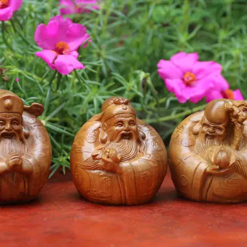 Tượng tam đa mini gỗ bách xanh để xe ô tô cực đẹp