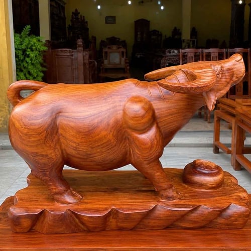 Con trâu đứng gỗ hương dài 54cm
