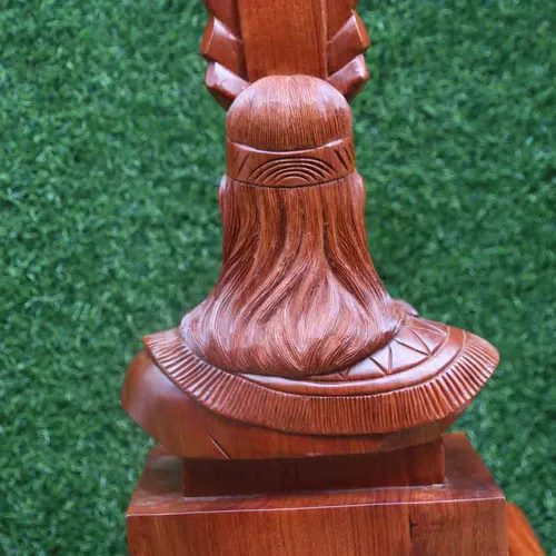 Tượng chân dung vua Hùng 