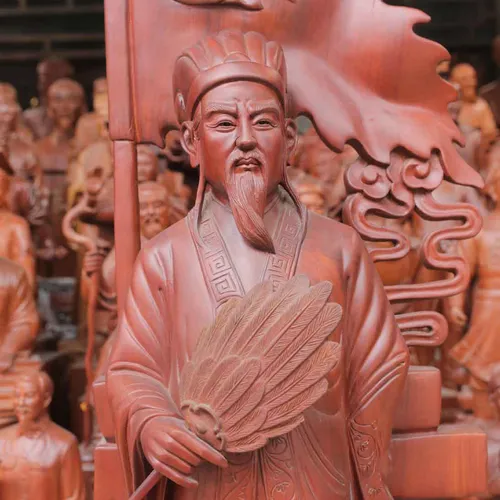Tượng Khổng Minh đứng cờ bày trận
