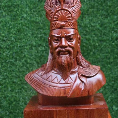 Tượng chân dung vua Hùng 