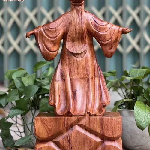 Tượng gỗ Khổng Minh đứng giang tay