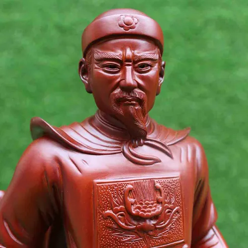 Tượng Ngô Quyền gỗ hương cao 60cm