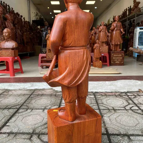 Tượng gỗ Nguyễn Trung Trực cao 70cm