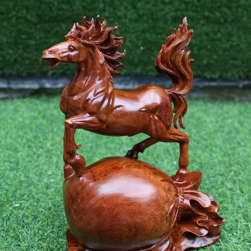 Nhất mã thong dong gỗ hương