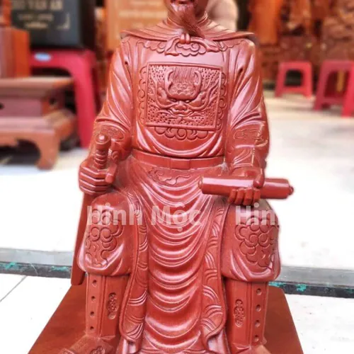 Tượng Trần Quốc Tuấn ngồi ngai gỗ hương đục tay 