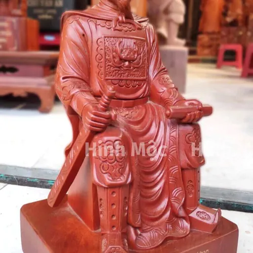 Tượng Trần Quốc Tuấn ngồi ngai gỗ hương đục tay 
