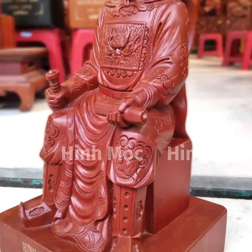 Tượng Trần Quốc Tuấn ngồi ngai gỗ hương đục tay 