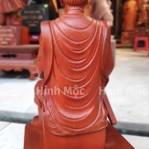 Tượng Trần Quốc Tuấn ngồi ngai gỗ hương đục tay 