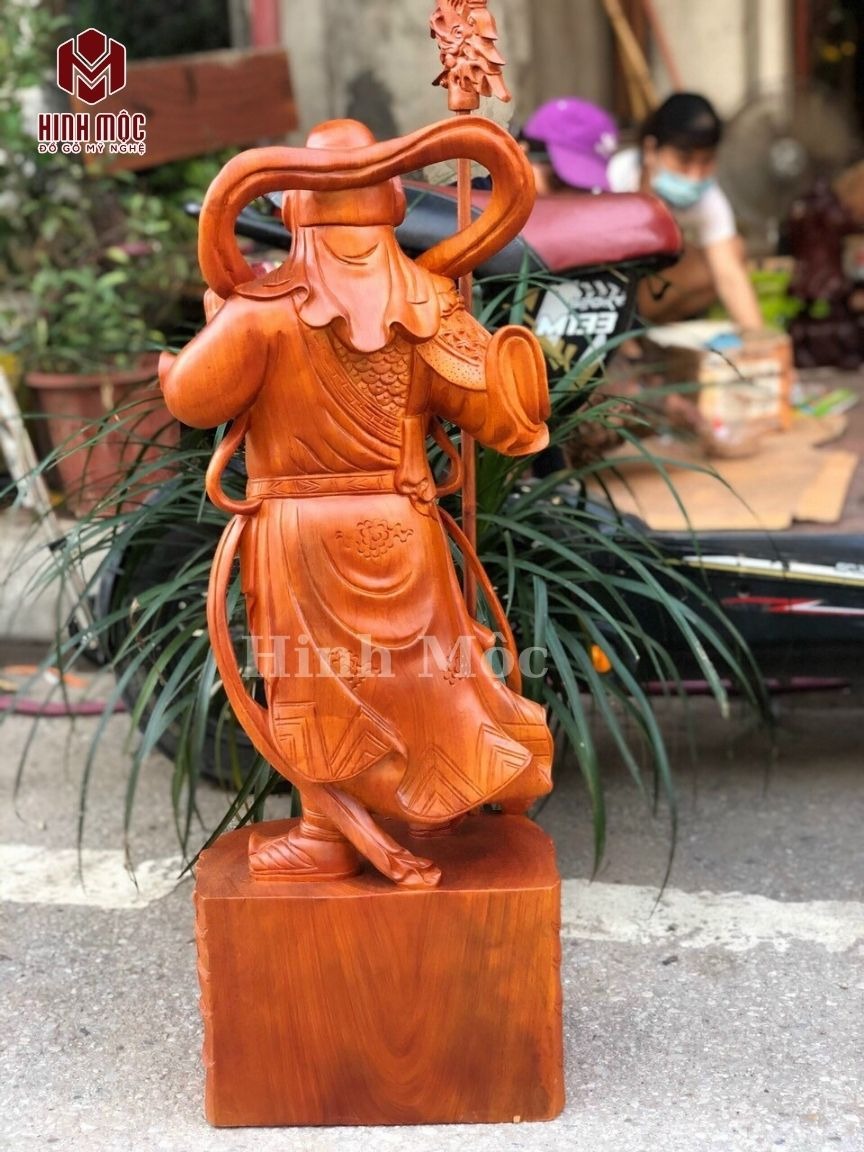 tượng Quan Văn Trường trấn ải gỗ hương mặt sau tượng Quan Văn Trường trấn ải gỗ hương mặt sau
