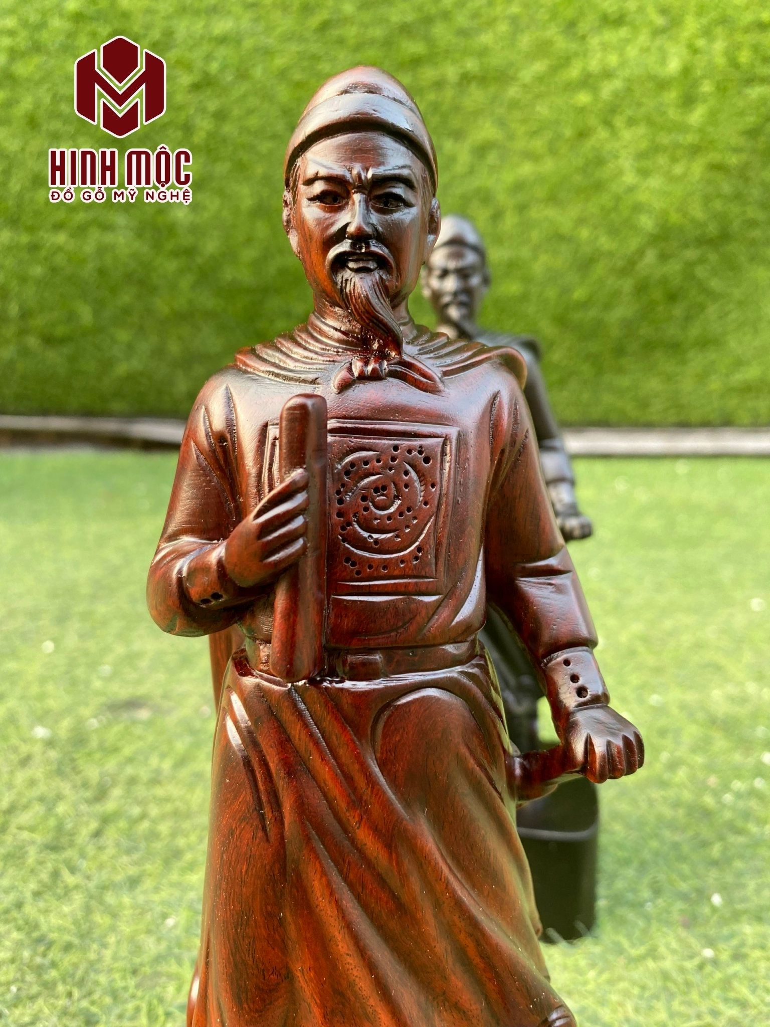 Tượng Trần Hưng Đạo mini cao 20cm gỗ trắc chụp cận mặt Tượng Trần Hưng Đạo mini cao 20cm gỗ trắc chụp cận mặt