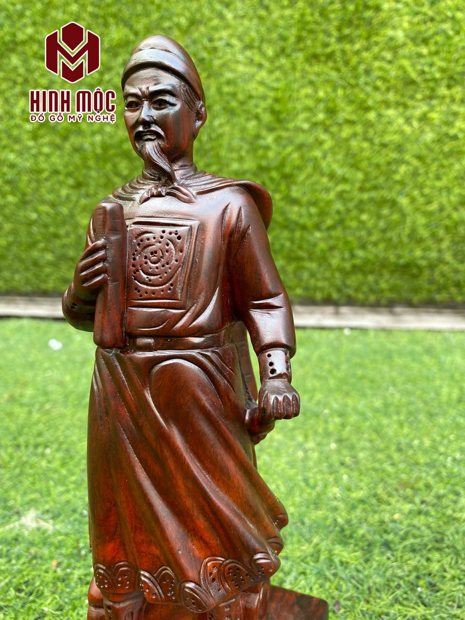 Tượng Trần Hưng Đạo mini cao 20cm gỗ trắcTượng Trần Hưng Đạo mini cao 20cm gỗ trắc đục tỉ mỉ Tượng Trần Hưng Đạo mini cao 20cm gỗ trắc đục tỉ mỉ