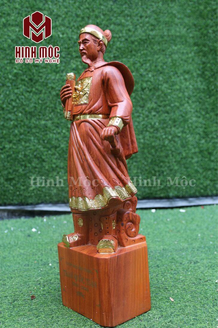 Tượng Trần Quốc Tuấn gỗ hương mạ vàng 2 Tượng Trần Quốc Tuấn gỗ hương mạ vàng 2