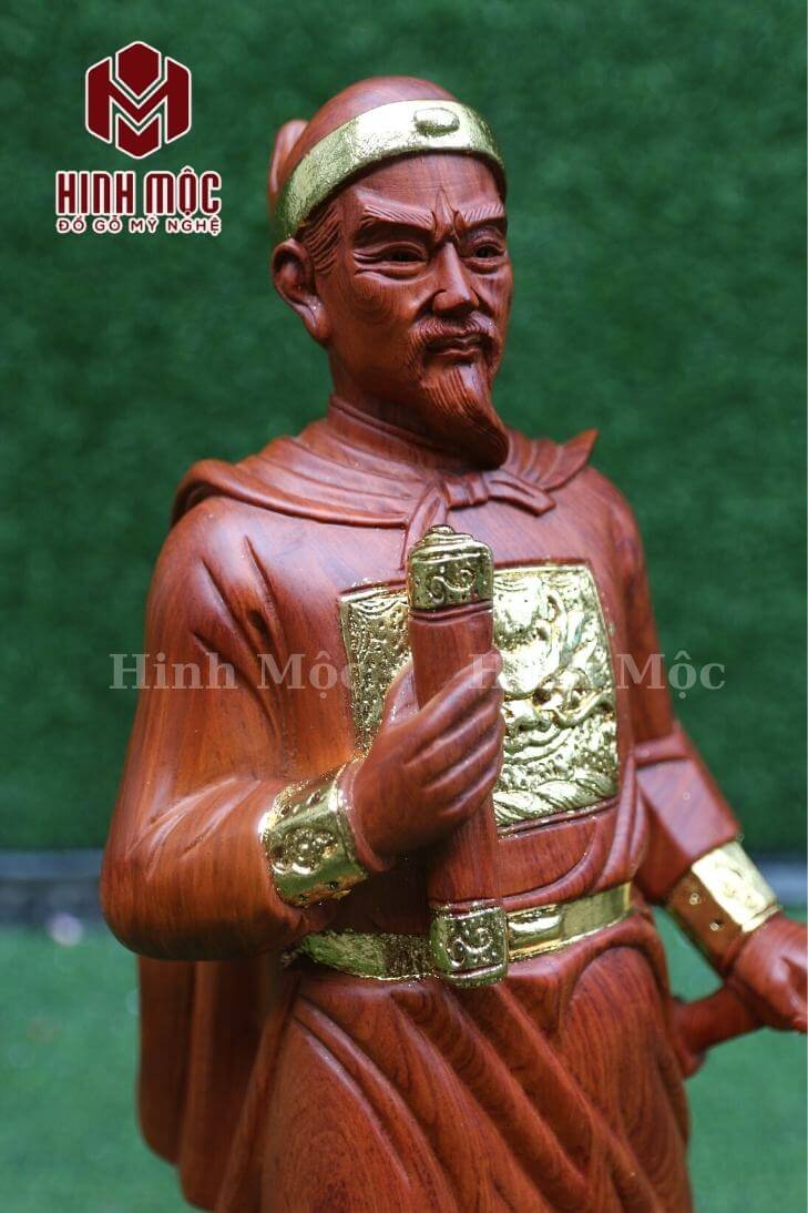 Tượng Trần Quốc Tuấn gỗ hương mạ vàng 4
