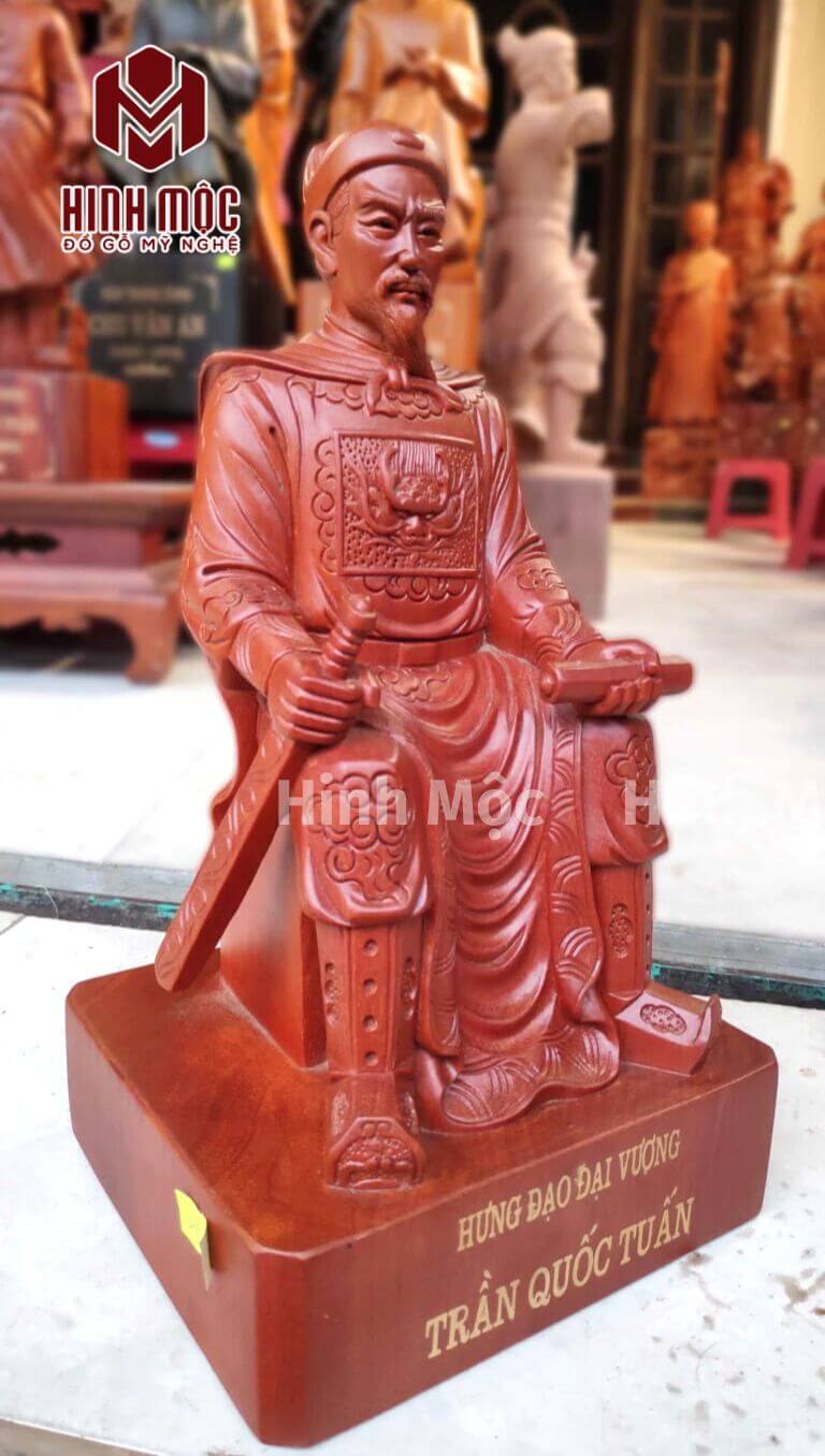tượng Trần Quốc Tuấn ngồi ngai gỗ hương 2 tượng Trần Quốc Tuấn ngồi ngai gỗ hương 2