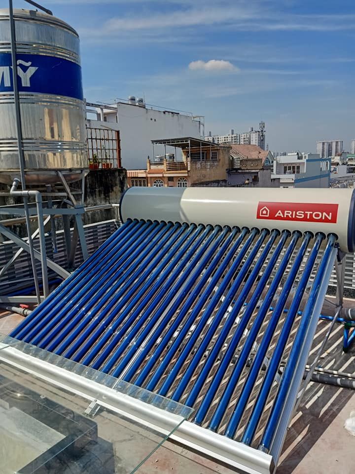 Máy nước nóng năng lượng Ariston