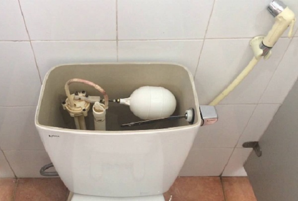 Lý do bồn cầu bị rỉ nước