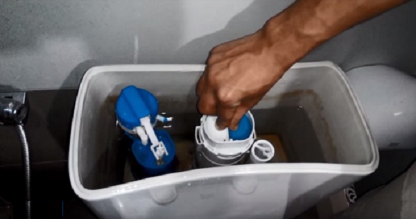 cách khắc phục bồn cầu rỉ nước