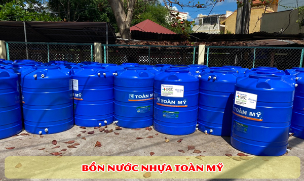 các bồn nước nhựa toàn mỹ màu xanh