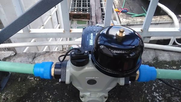 Cách tăng áp lực nước từ bồn chứa bằng bơm nước tăng áp