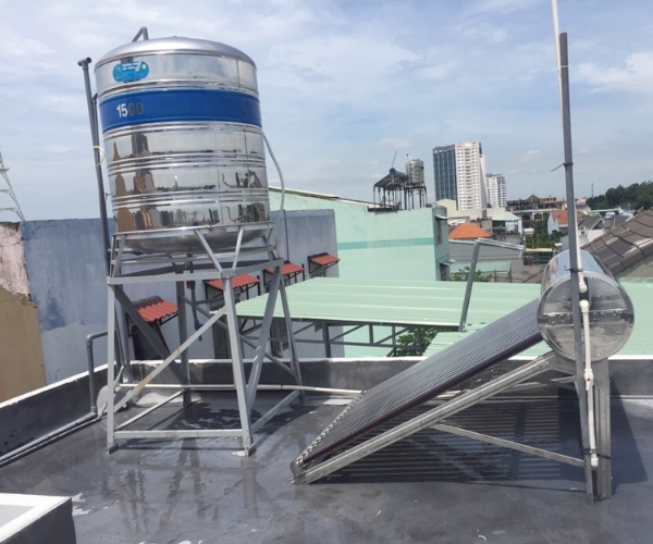 Lắp đặt máy nước nóng năng lượng mặt trời