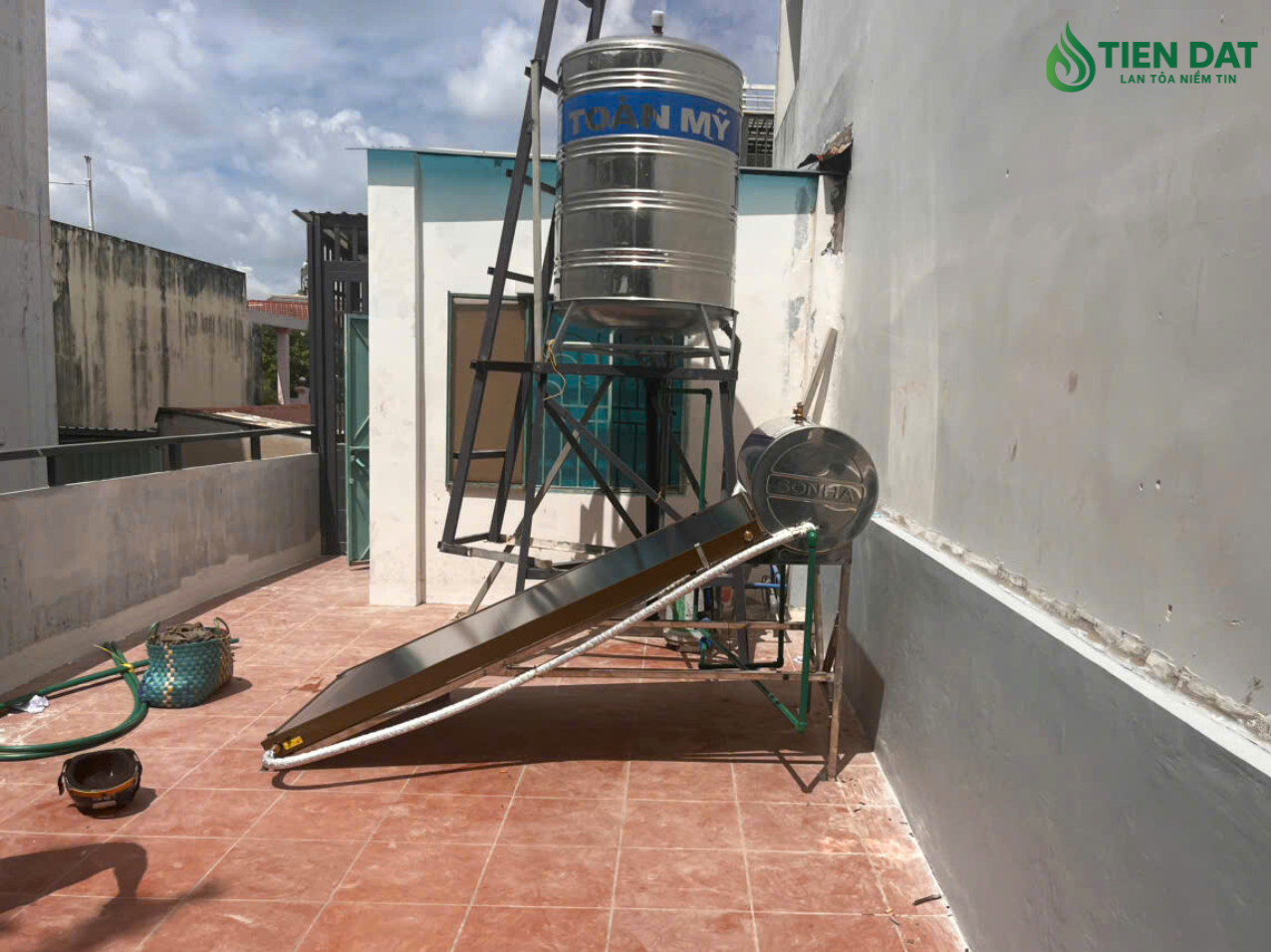 thi công máy nước nóng năng lượng mặt trời thi công máy nước nóng năng lượng mặt trời