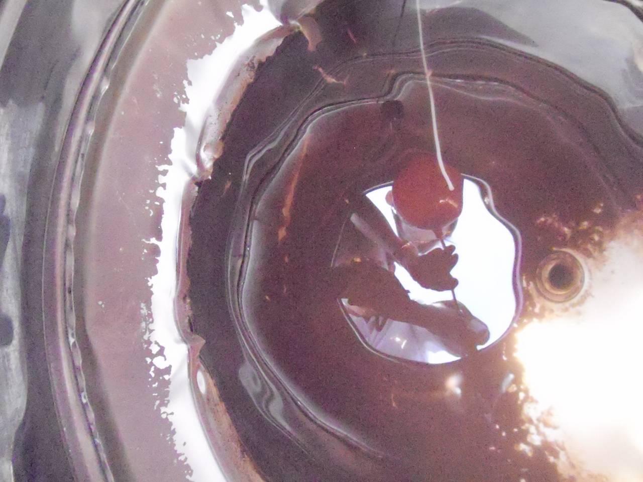 Bồn nước sử dụng lâu ngày tích tụ cặn bẩn, rong rêu