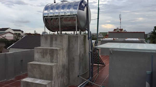 Vị trí đặt bồn nước trên mái phải thuận lợi cho thi công và sửa chữa