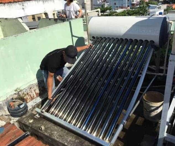 Sửa bồn nước nóng năng lượng mặt trời không nóng