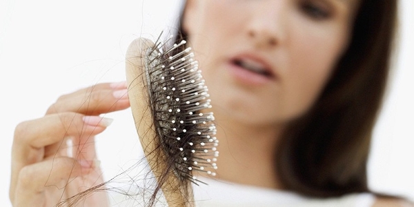 Nước nóng khiến tóc dễ bị gãy