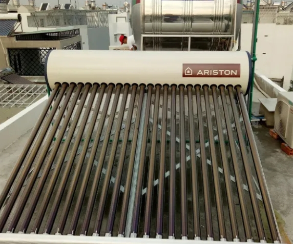 vệ sinh máy năng lượng mặt trời