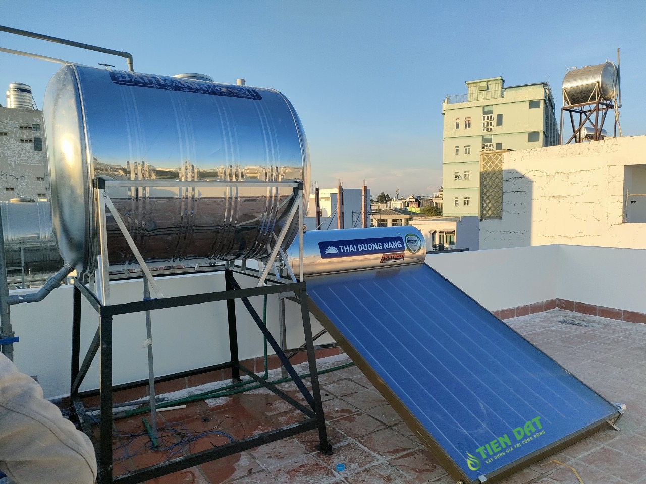 vệ sinh máy nước nóng năng lượng mặt trời vệ sinh máy nước nóng năng lượng mặt trời