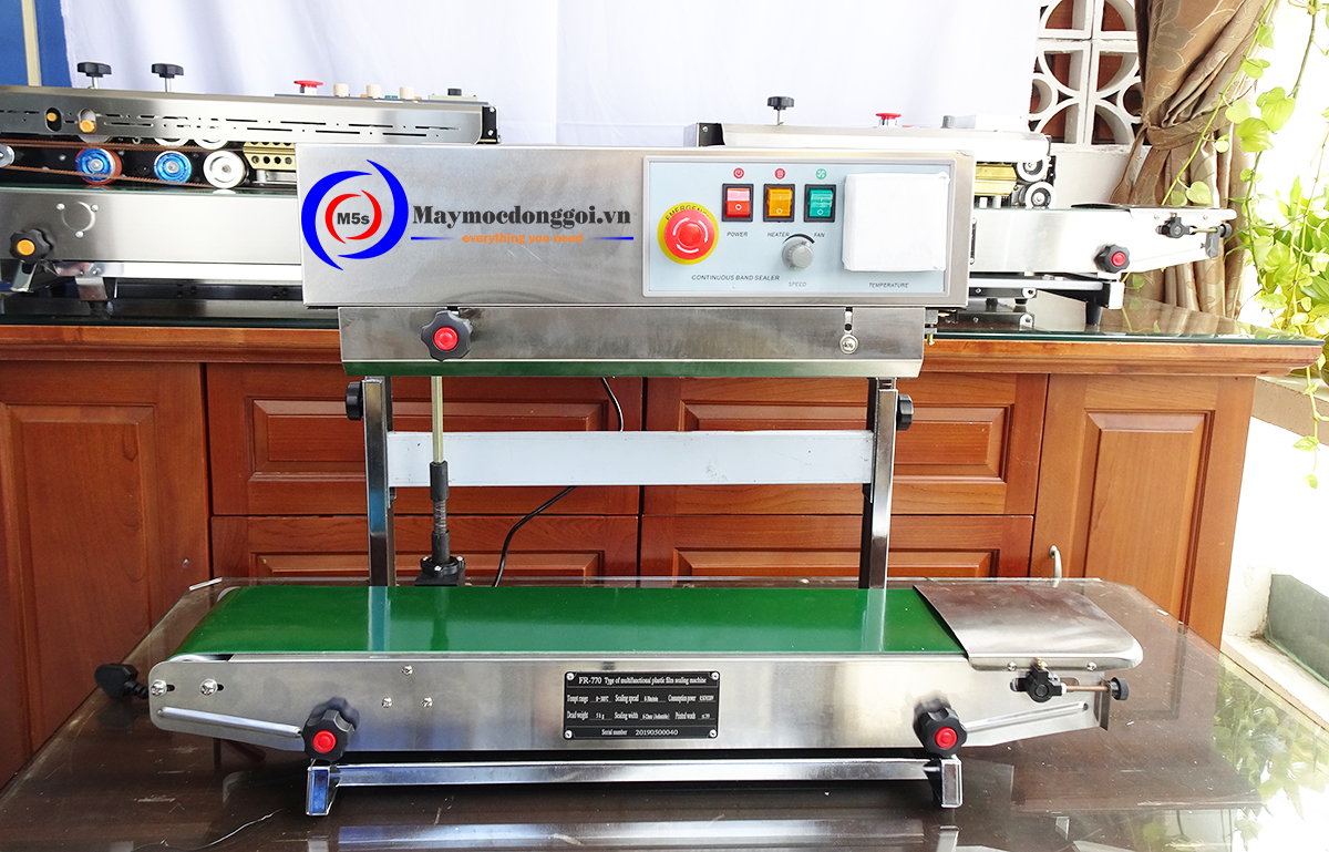 máy hàn miệng túi liên tục dạng đứng Cách phân biệt máy hàn miệng túi liên tục dạng đứng và dạng nằm ngang