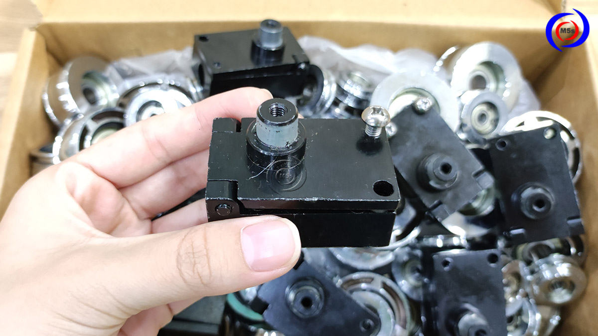 Giá đỡ bánh xe truyền động của máy hàn túi liên tục Giá đỡ bánh xe truyền động của máy hàn túi liên tục