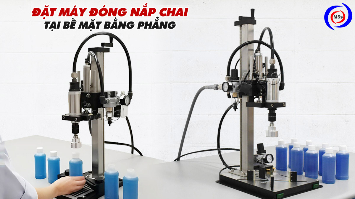 đặt máy đóng nắp chai ở bề mặt bằng phẳng đặt máy đóng nắp chai ở bề mặt bằng phẳng