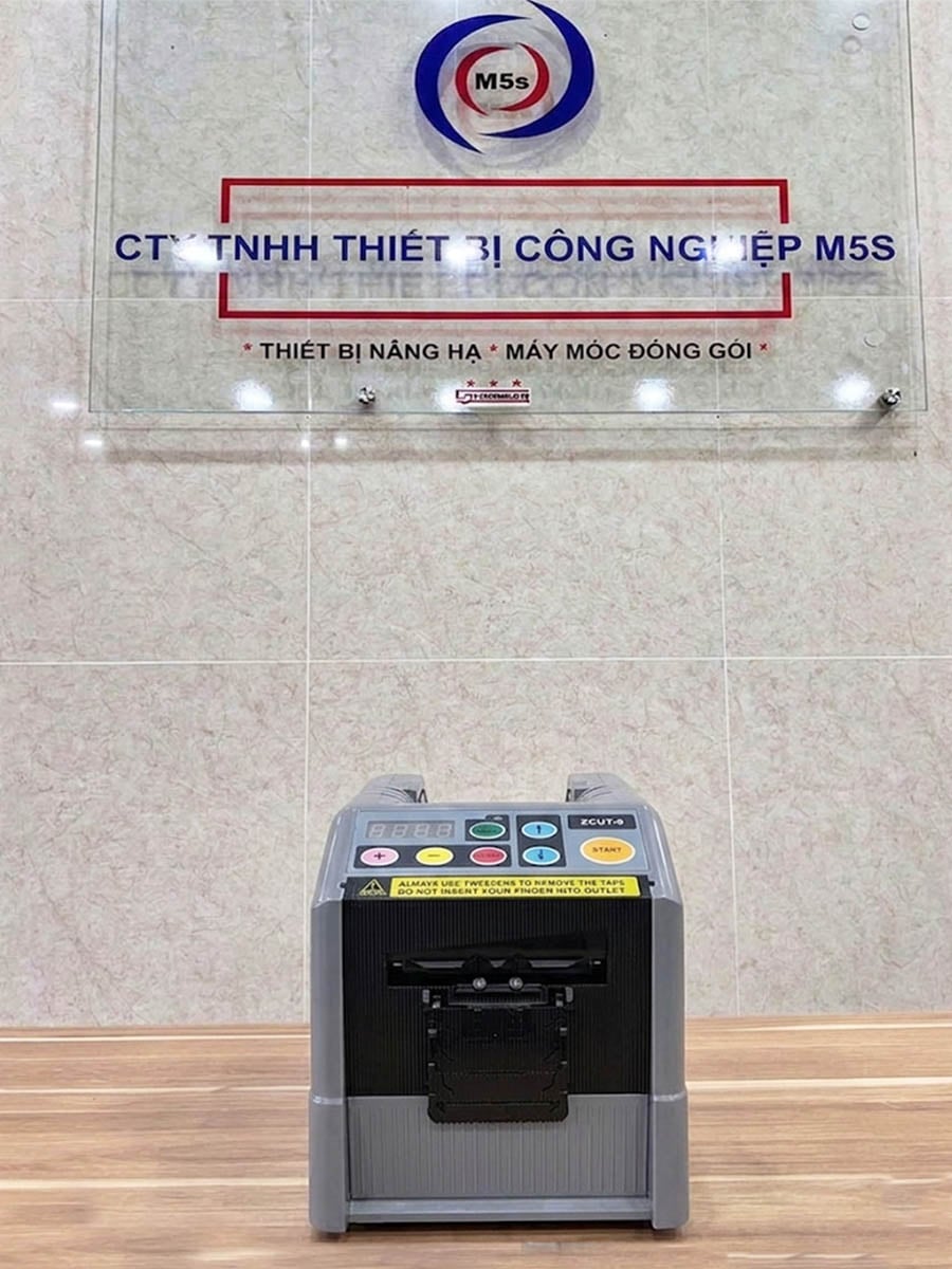 đặt máy cắt băng keo hai mặt ZCUT-9 ở bàn phẳng đặt máy cắt băng keo hai mặt ZCUT-9 ở bàn phẳng