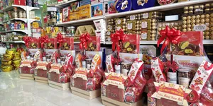 Mua Bánh kẹo nhập khẩu giá sỉ ở đâu uy tín tại Tp.HCM?